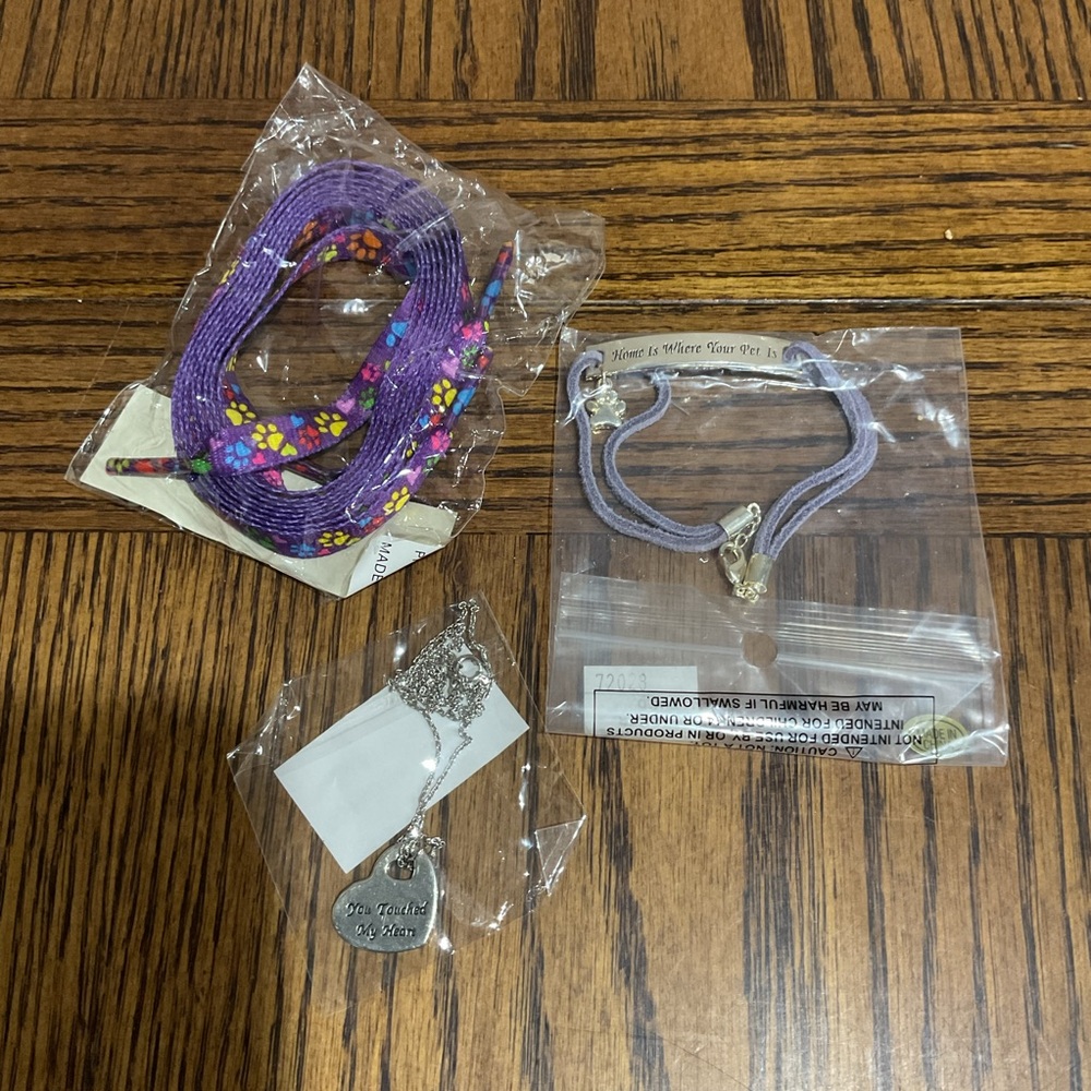 Animal Pet Set Purple Paws Shoelaces and Silver tone Heart Necklace Bracelet Set